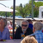 Persönliche Gespräche beim Sommerfest von Pflegedienst Minga
